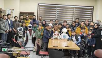 آشنایی اعضای نوجوان کانون استان مرکزی با ربات‌های شریف